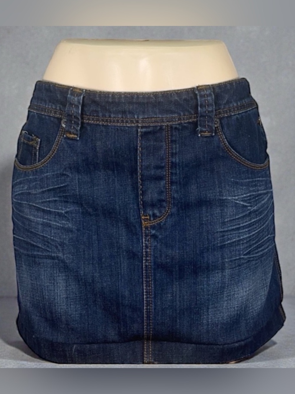 Tin Haul denim skirt. Size 30 ❤️